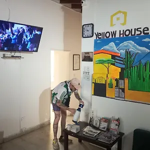 Hostal Yellow House